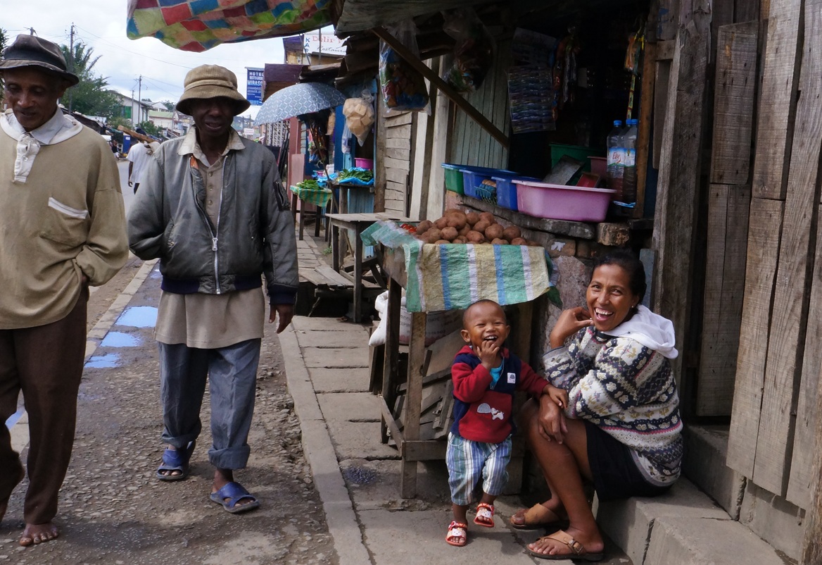 Nice Woman with Kid - Moramanga