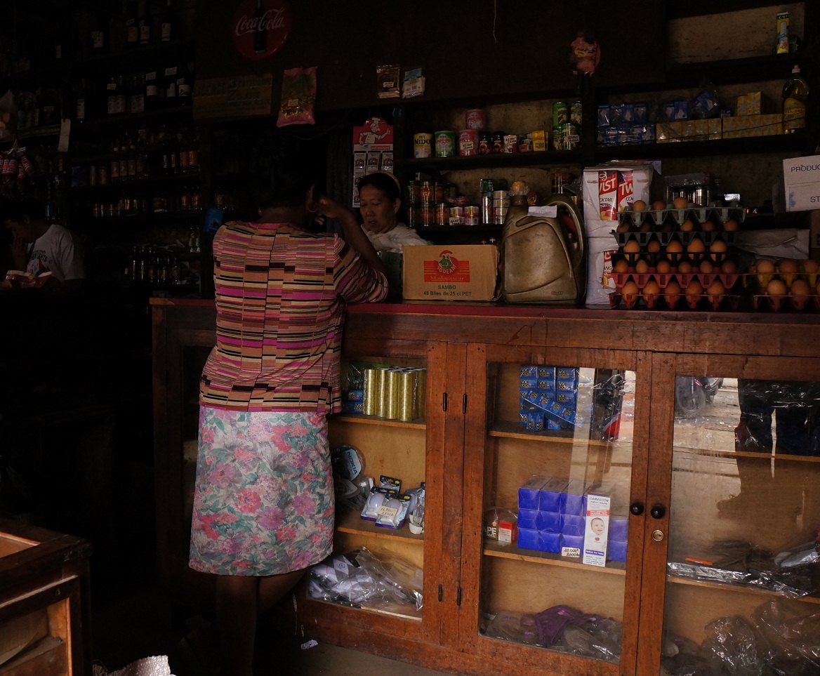 Moramanga - overseas Chinese shop - no lights
