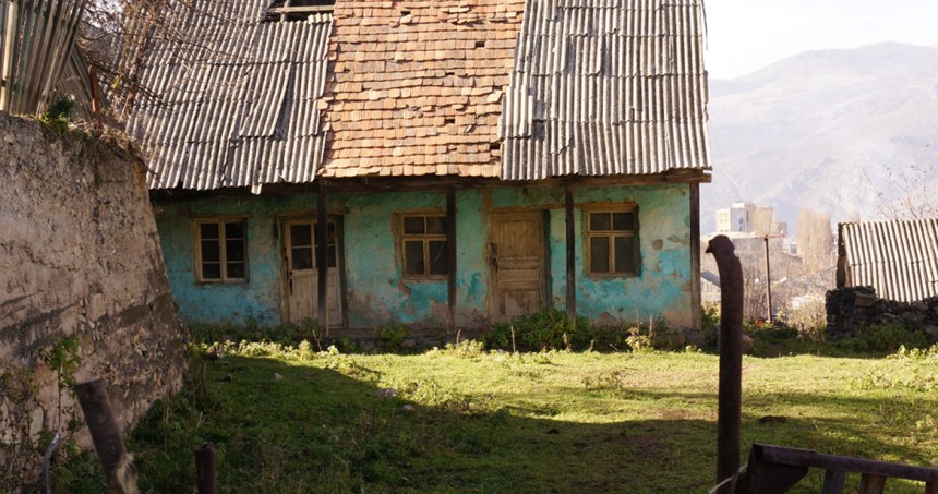 Sanahin - Green? Blue? House