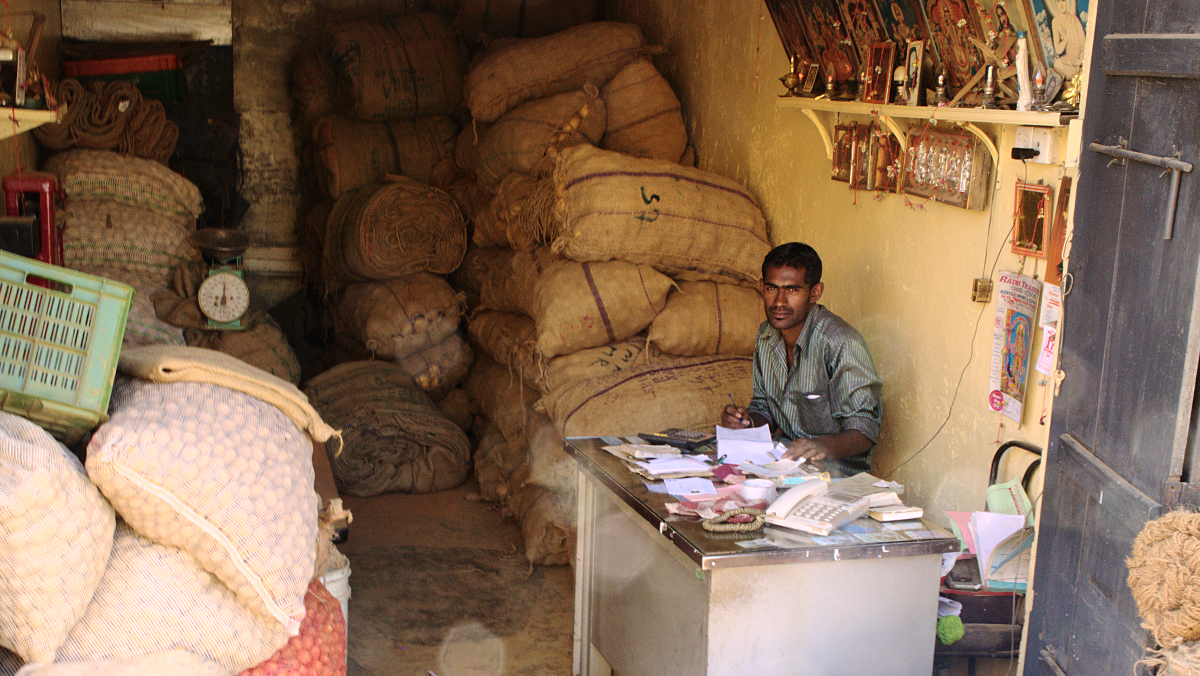Sri Lanka,  Nuwara Eliya - Potato Trader